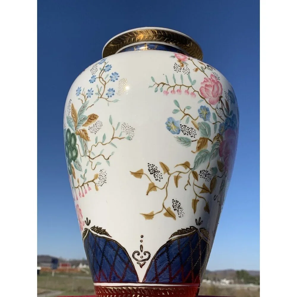 Gorgeous Chinese Famille Rose Porcelain 10.25